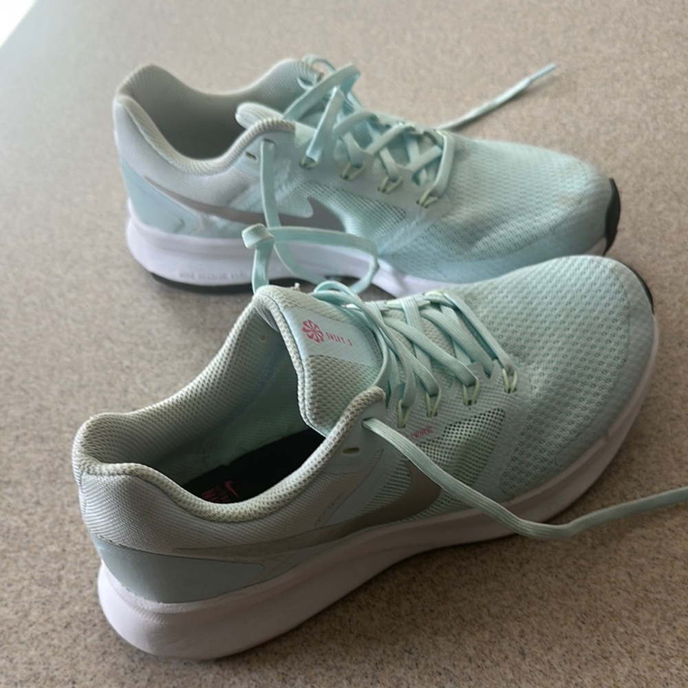 Nike Blue Athletic Shoes Lightweight Mesh Design